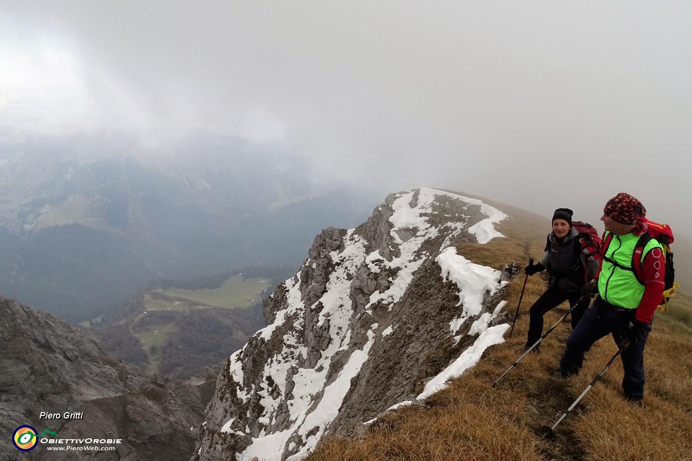 50 Sul sentiero-traccia Forcola di Valmora-cresta est Arera.JPG -                                